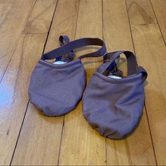 Capezio Pirouette - Picture 2 of 5